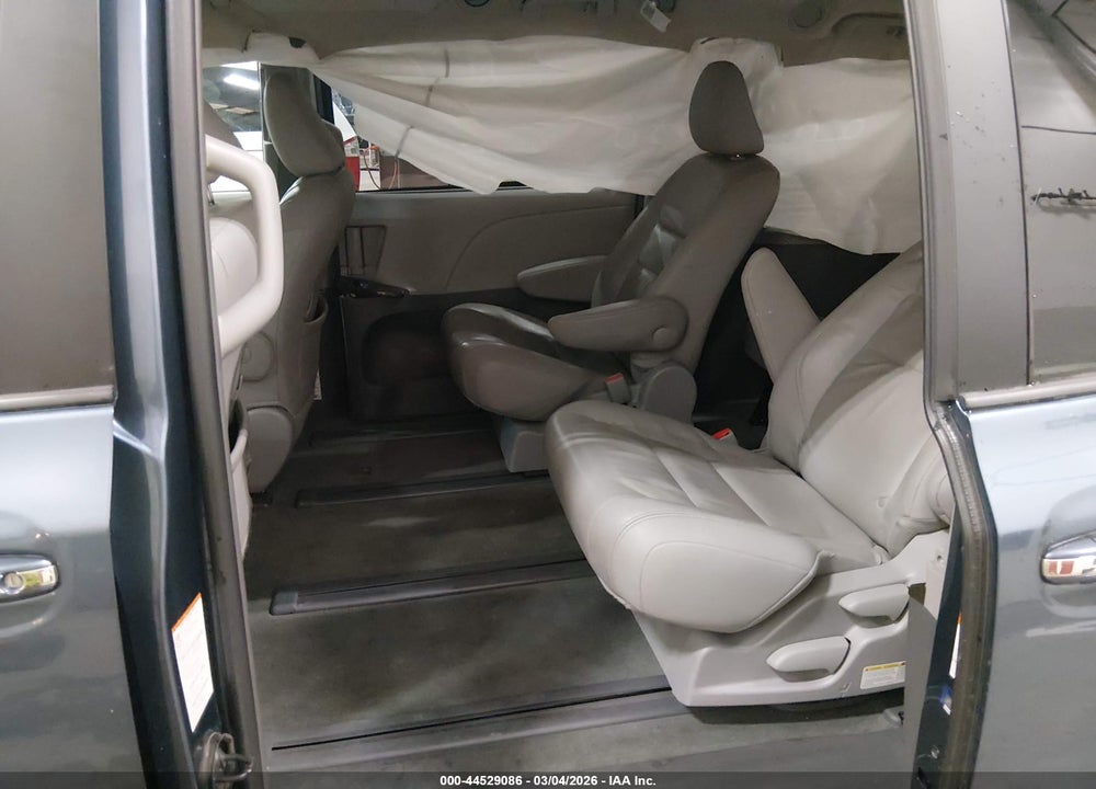 2017 TOYOTA SIENNA XLE 7 PASSENGER VIN: 5TDDZ3DC3HS171931