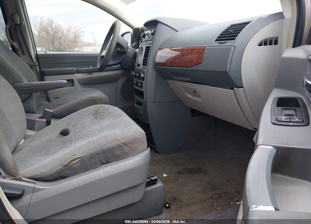 2009 CHRYSLER TOWN & COUNTRY LX VIN: 2A8HR44E69R520706