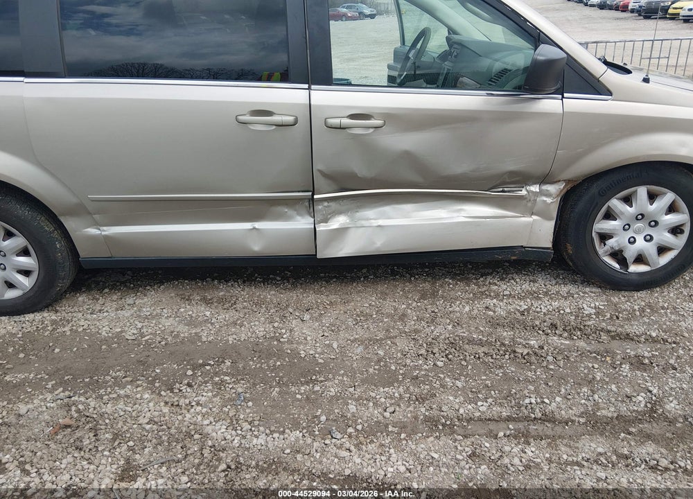 2009 CHRYSLER TOWN & COUNTRY LX VIN: 2A8HR44E69R520706