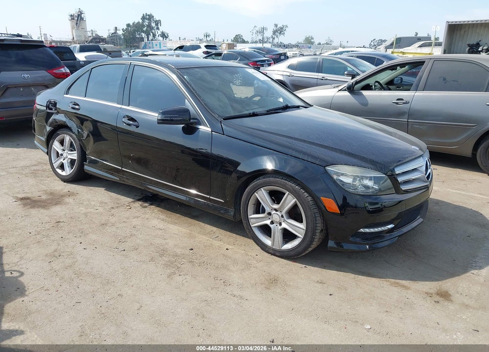 2011 MERCEDES-BENZ C 300 LUXURY/SPORT VIN: WDDGF5EB3BR148605