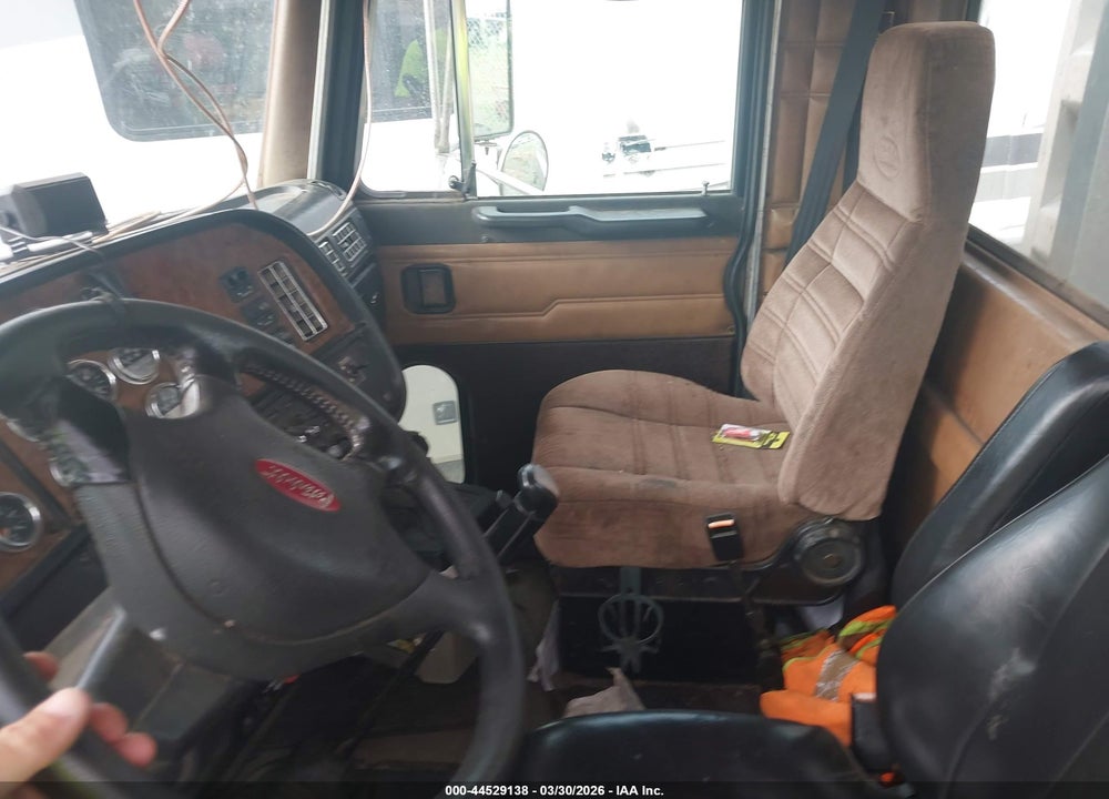 2001 PETERBILT 379 VIN: 1XP5DB9X21N498677