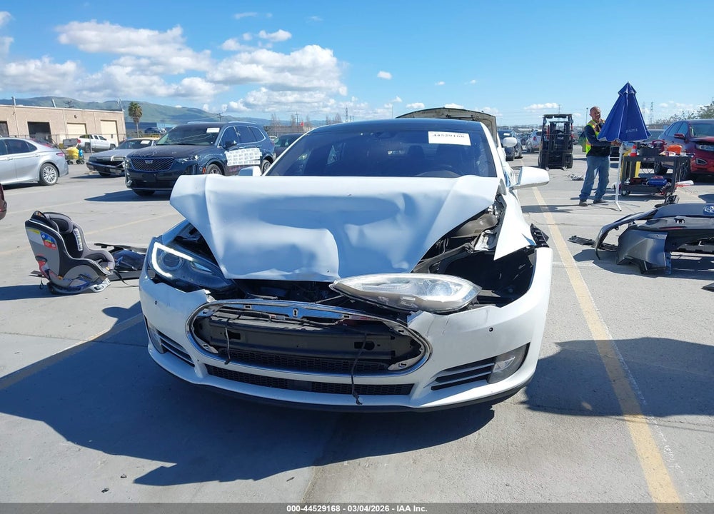 2014 TESLA MODEL S P85D VIN: 5YJSA1H28EFP63572