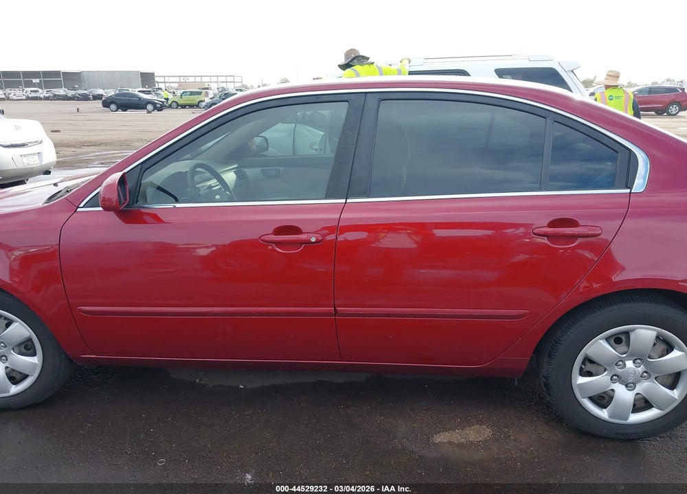 2008 KIA OPTIMA LX VIN: KNAGE123385211671