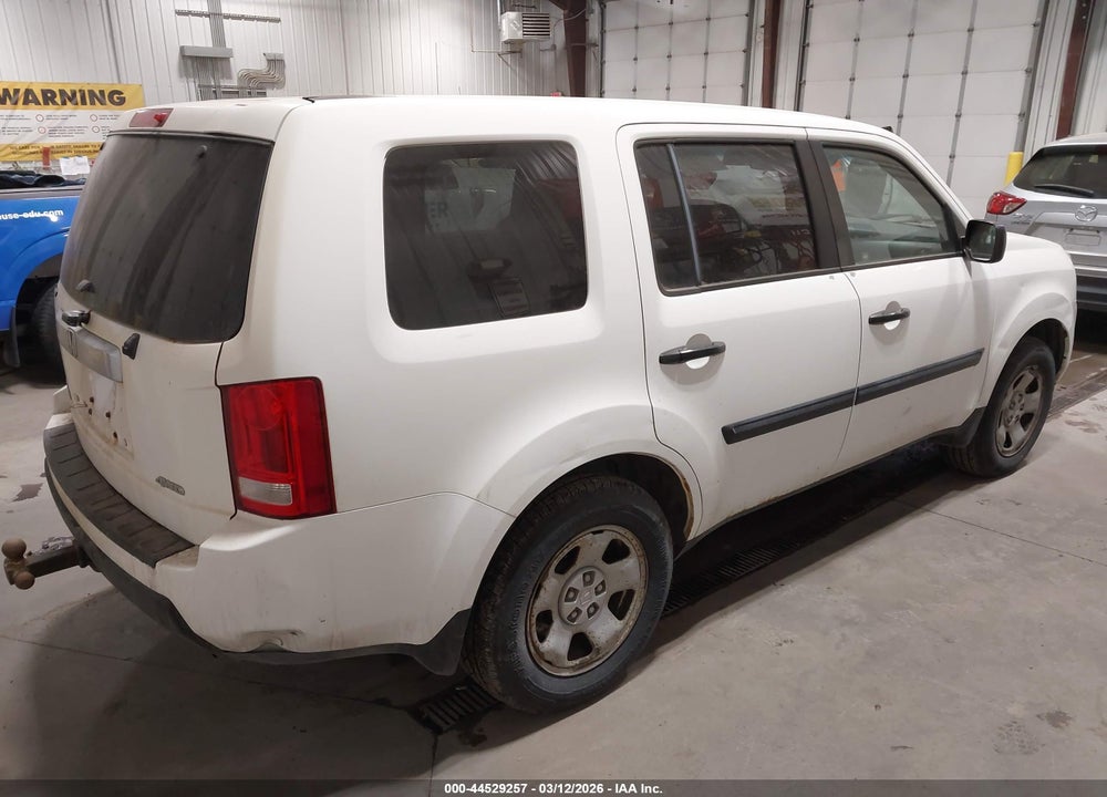 2011 HONDA PILOT LX VIN: 5FNYF4H24BB058535
