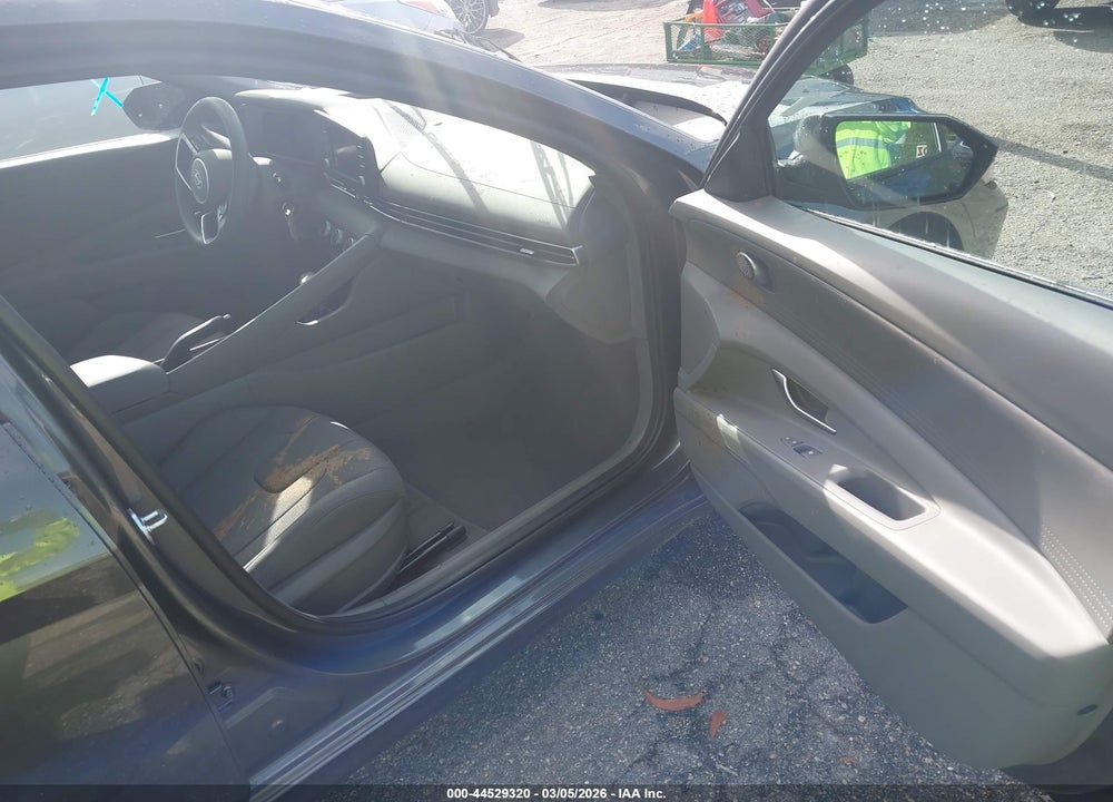 2025 HYUNDAI ELANTRA SE VIN: KMHLL4DG6SU043929