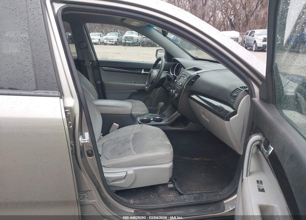 2012 KIA SORENTO LX V6 VIN: 5XYKTDA21CG271543