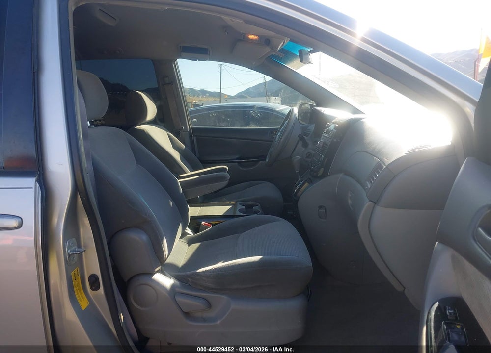 2004 TOYOTA SIENNA LE VIN: 5TDZA23C34S157076