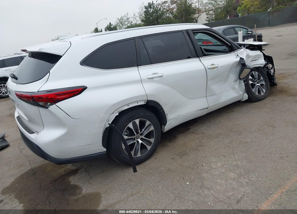 2023 TOYOTA HIGHLANDER XLE VIN: 5TDKDRAH6PS022291
