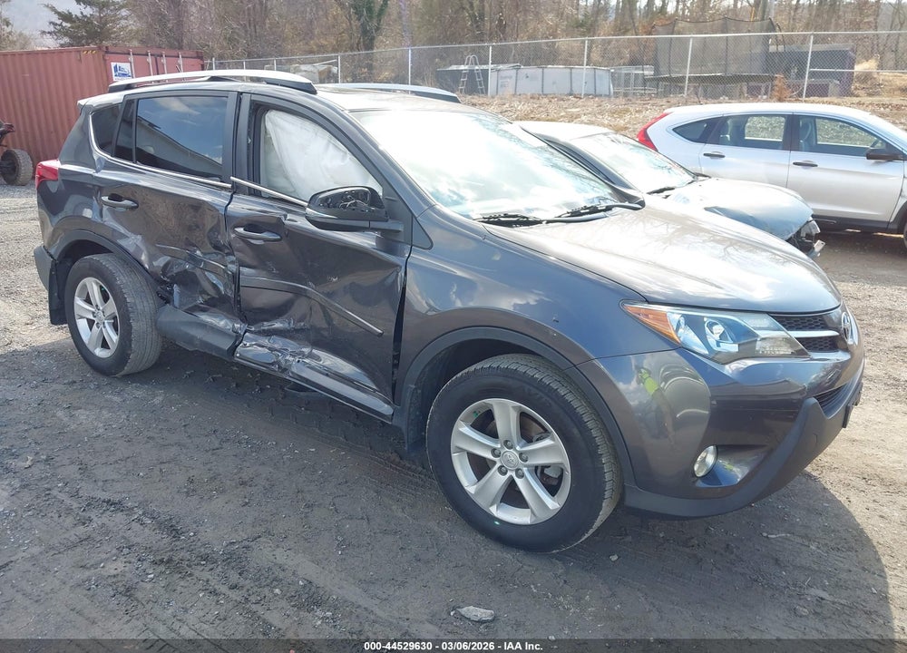2014 TOYOTA RAV4 XLE VIN: JTMRFREVXEJ006100
