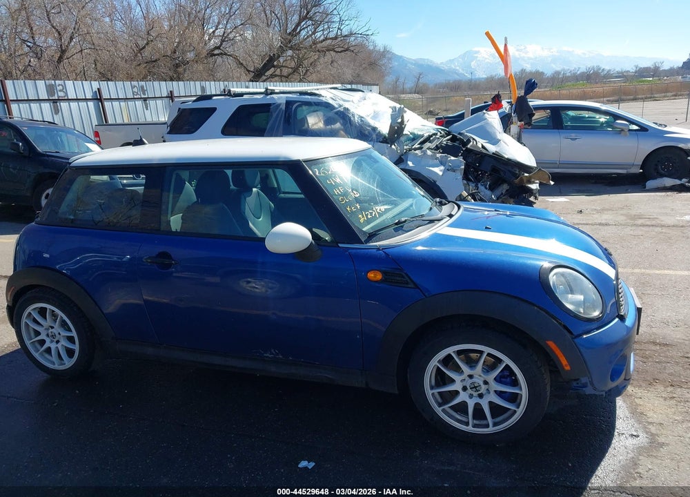 2012 MINI COOPER VIN: WMWSU3C58CT262029