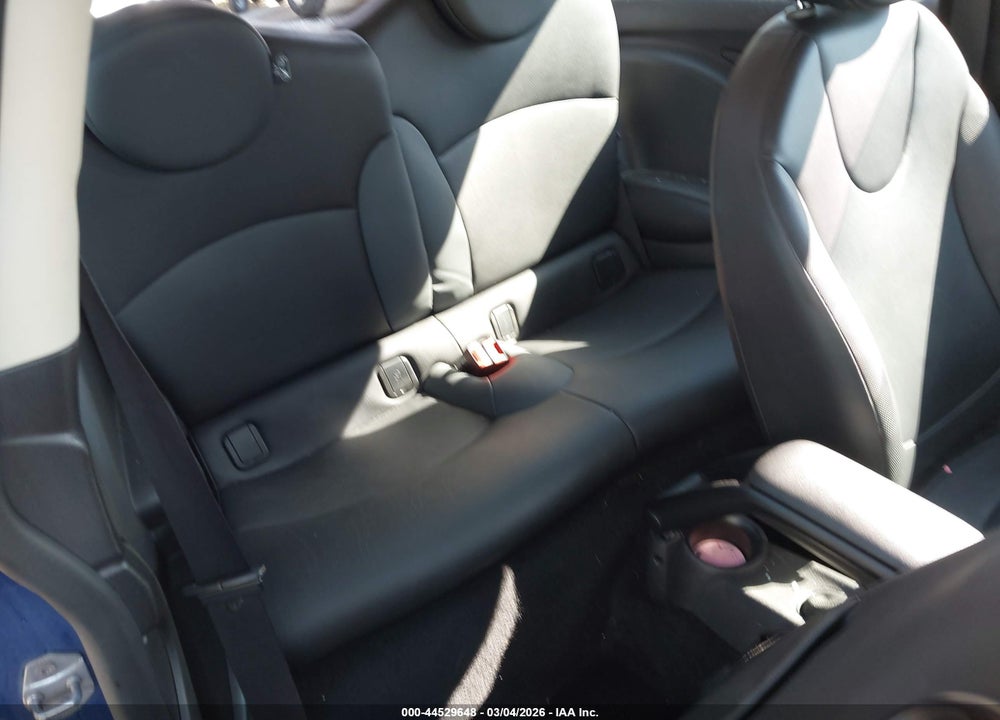 2012 MINI COOPER VIN: WMWSU3C58CT262029
