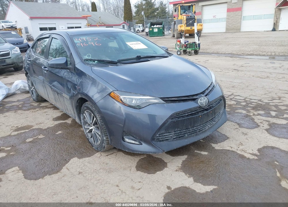 2018 TOYOTA COROLLA LE VIN: 5YFBURHE5JP832507
