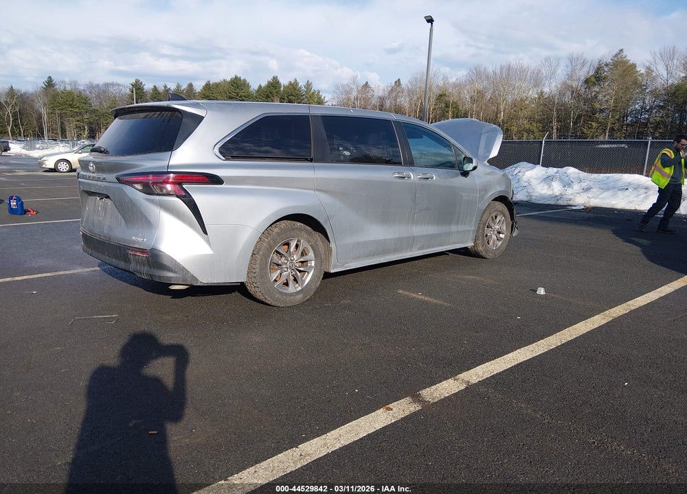 2021 TOYOTA SIENNA LE VIN: 5TDKSKFC7MS020796