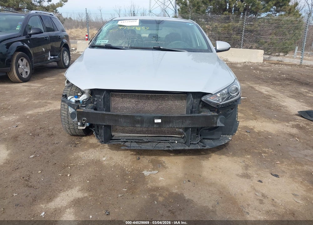 2018 HYUNDAI ELANTRA SEL VIN: KMHD84LF3JU475567
