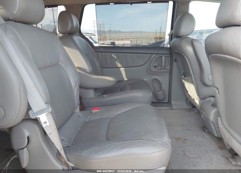 2005 TOYOTA SIENNA XLE VIN: 5TDZA22C65S278171