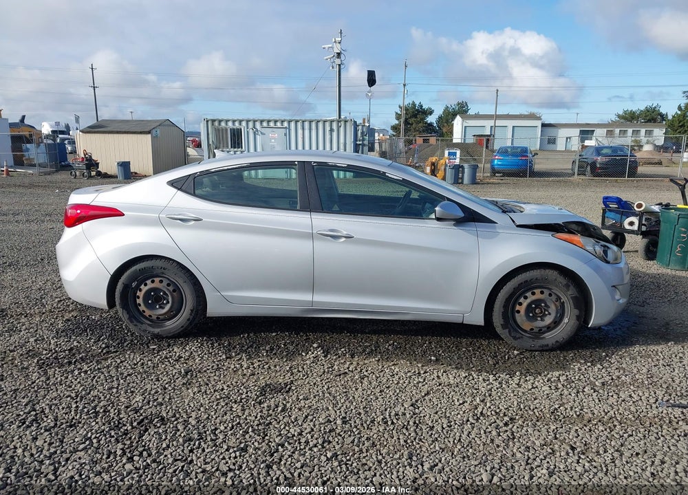 2013 HYUNDAI ELANTRA GLS VIN: KMHDH4AE6DU807290