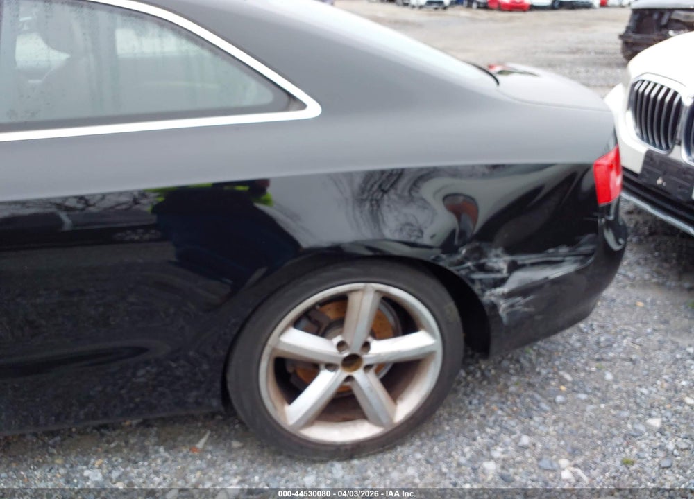 2010 AUDI A5 2.0T PREMIUM VIN: WAURFAFRXAA077663