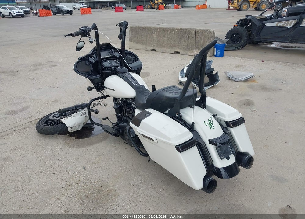2018 HARLEY-DAVIDSON FLTRXS ROAD GLIDE SPECIAL VIN: 1HD1KTC14JB679358
