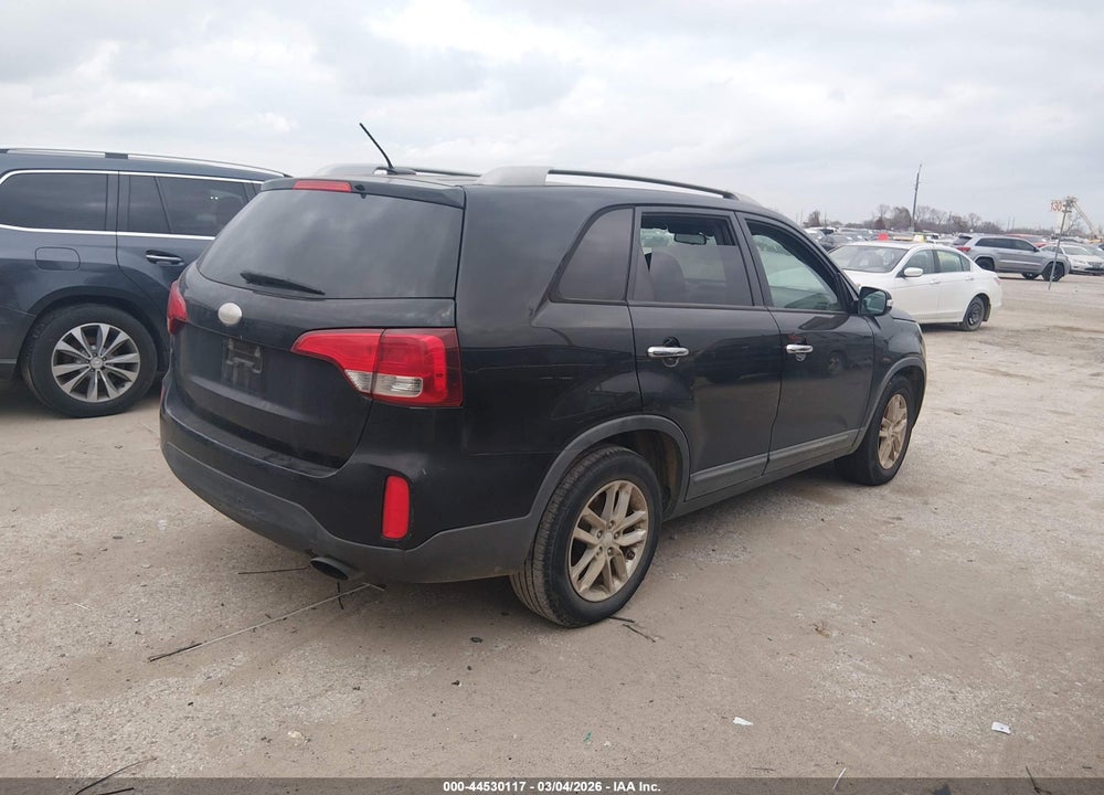 2015 KIA SORENTO LX V6 VIN: 5XYKT4A76FG590341