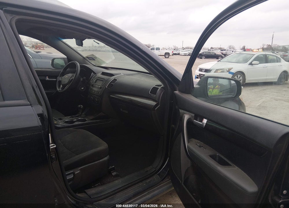 2015 KIA SORENTO LX V6 VIN: 5XYKT4A76FG590341
