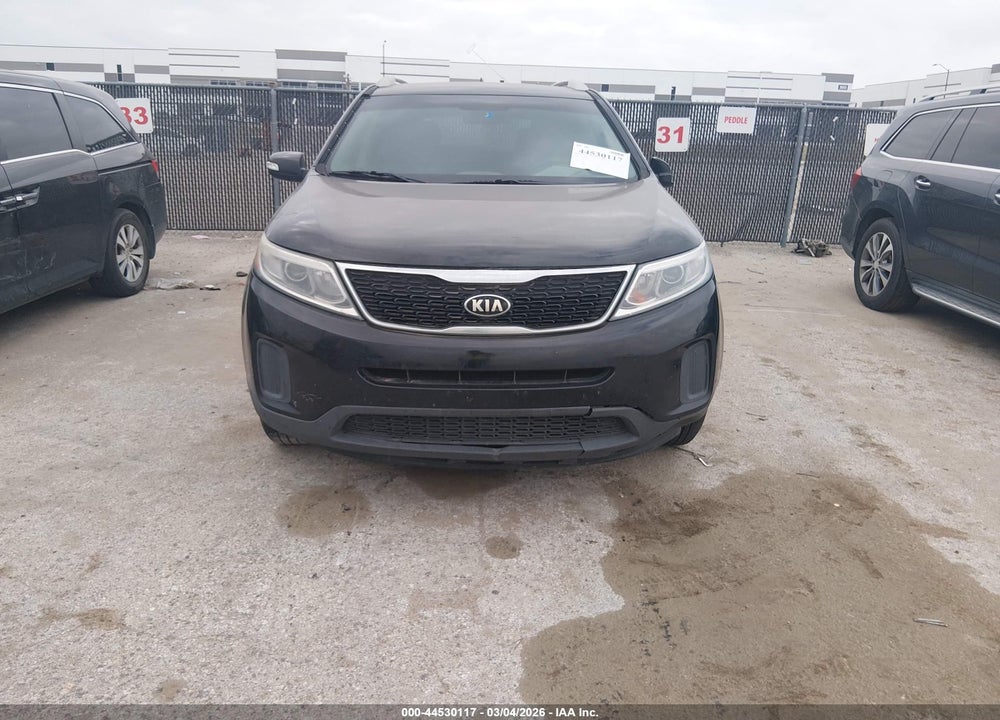 2015 KIA SORENTO LX V6 VIN: 5XYKT4A76FG590341