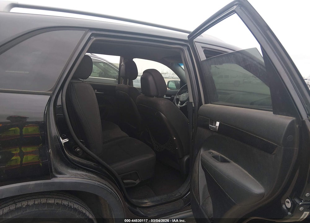 2015 KIA SORENTO LX V6 VIN: 5XYKT4A76FG590341