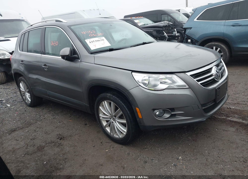 2011 VOLKSWAGEN TIGUAN SE VIN: WVGBV7AX3BW541263