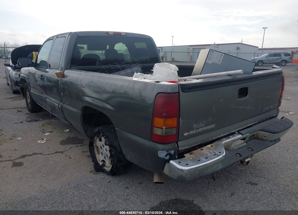 2001 CHEVROLET SILVERADO 1500 LS VIN: 2GCEC19V711388898