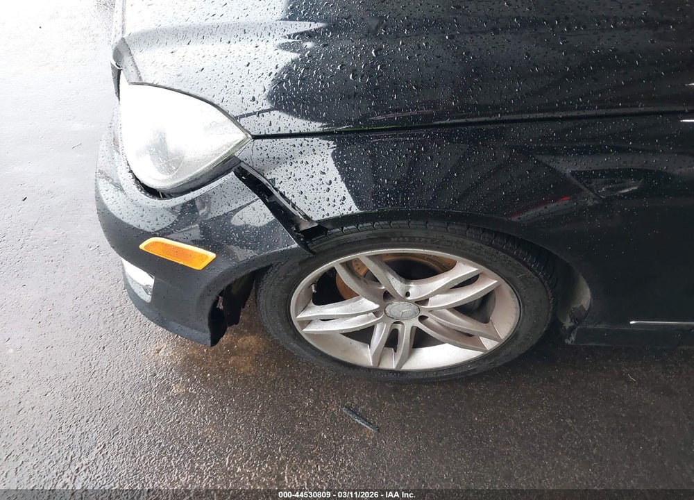 2014 MERCEDES-BENZ C 250 SPORT VIN: WDDGF4HB7EG214031