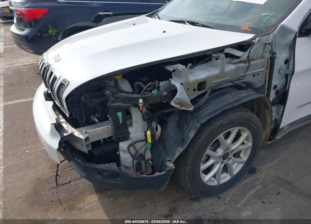 2018 JEEP CHEROKEE LATITUDE FWD VIN: 1C4PJLCB7JD537081