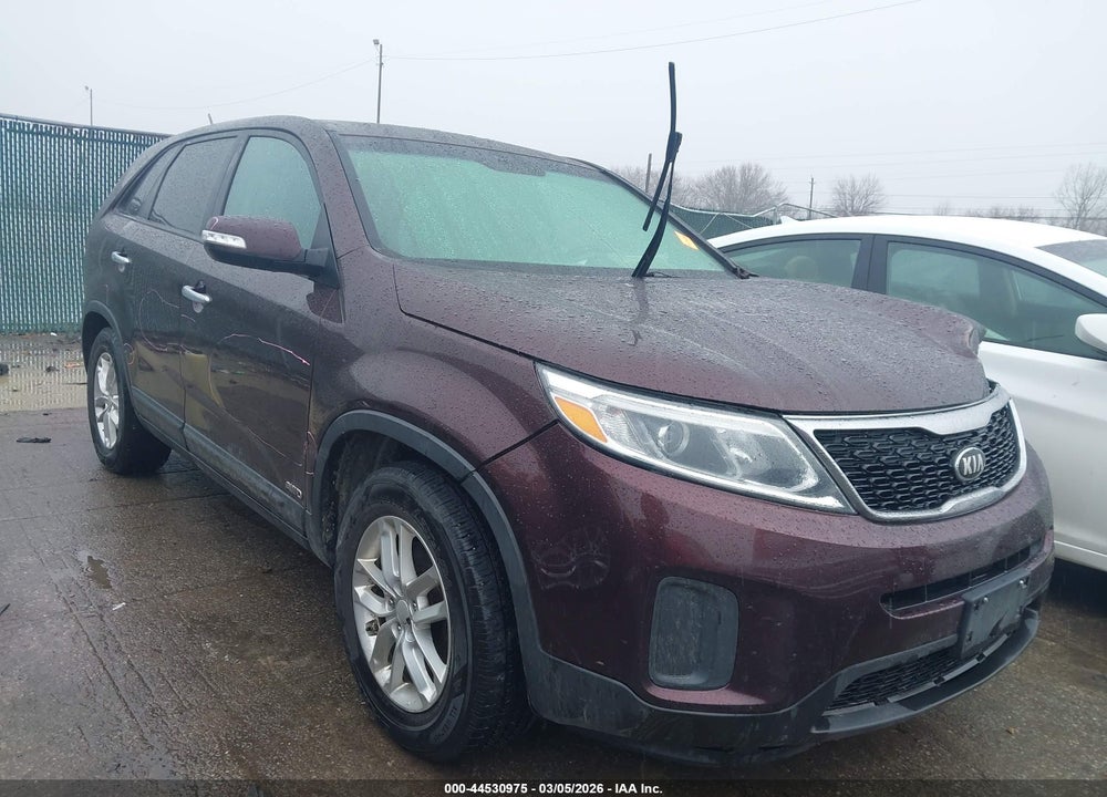 2014 KIA SORENTO LX VIN: 5XYKTCA64EG429437