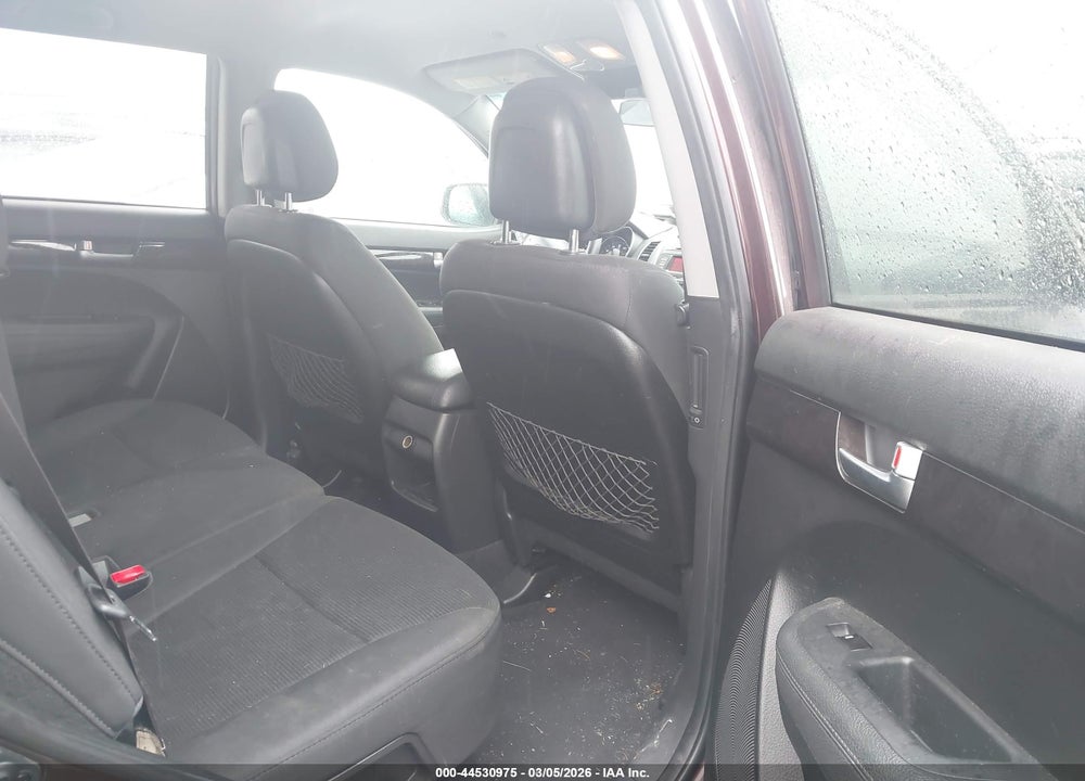2014 KIA SORENTO LX VIN: 5XYKTCA64EG429437