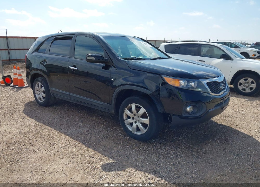 2013 KIA SORENTO LX VIN: 5XYKT3A13DG395638