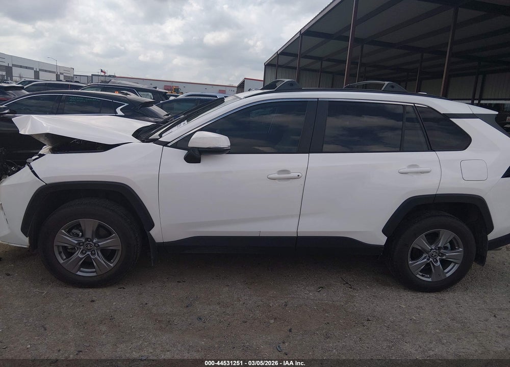 2024 TOYOTA RAV4 XLE VIN: 2T3W1RFV2RC252194