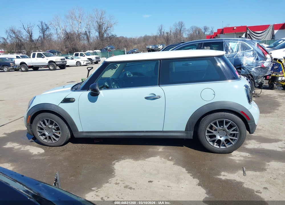 2013 MINI HARDTOP COOPER VIN: WMWSU3C53DT686431