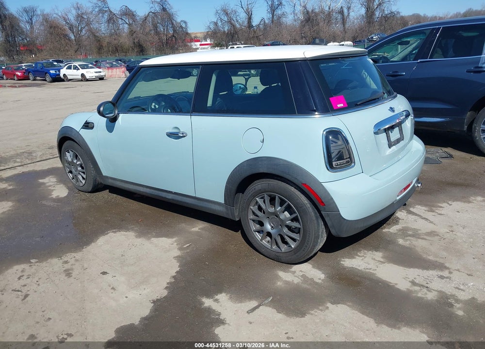 2013 MINI HARDTOP COOPER VIN: WMWSU3C53DT686431