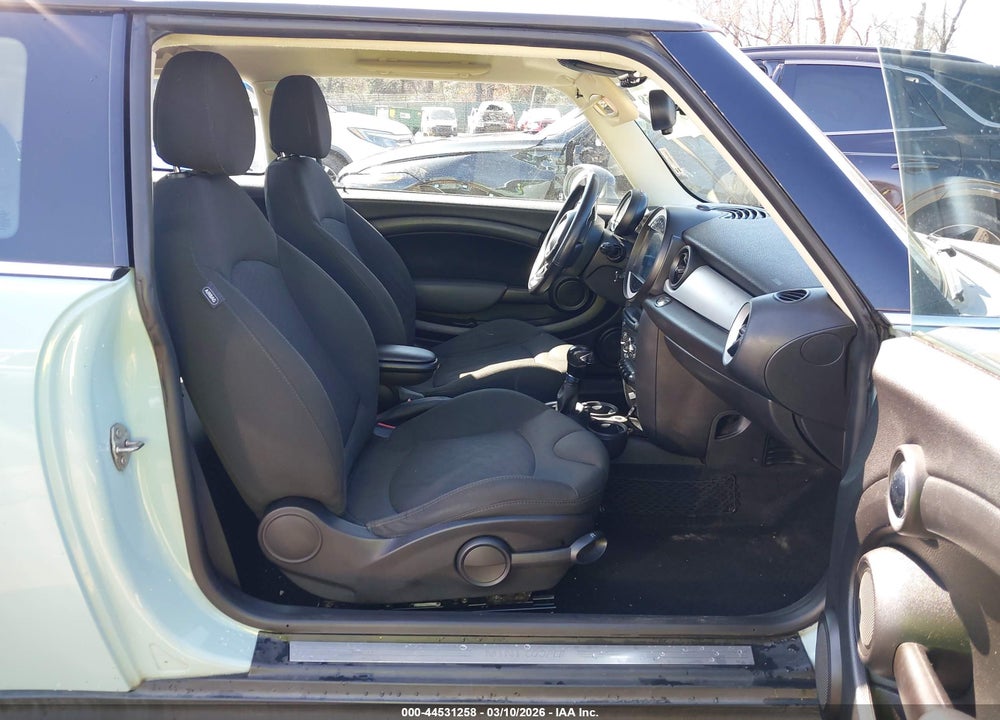 2013 MINI HARDTOP COOPER VIN: WMWSU3C53DT686431