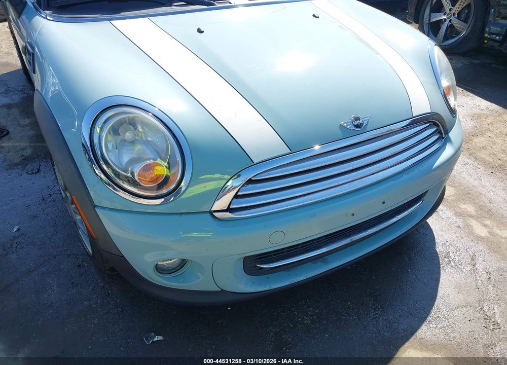 2013 MINI HARDTOP COOPER VIN: WMWSU3C53DT686431