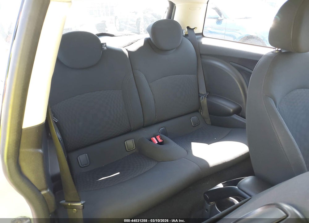 2013 MINI HARDTOP COOPER VIN: WMWSU3C53DT686431