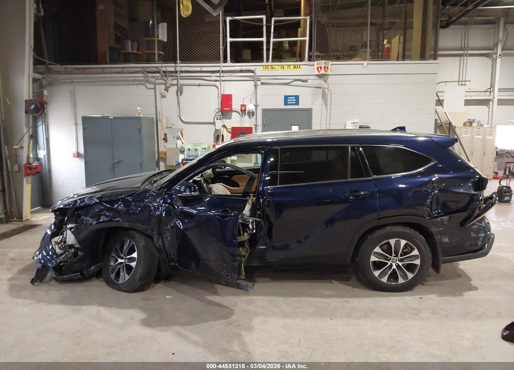 2021 TOYOTA HIGHLANDER XLE VIN: 5TDHZRBH3MS556287