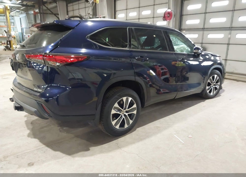2021 TOYOTA HIGHLANDER XLE VIN: 5TDHZRBH3MS556287