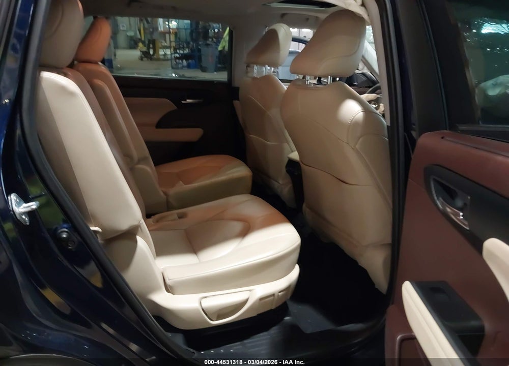 2021 TOYOTA HIGHLANDER XLE VIN: 5TDHZRBH3MS556287