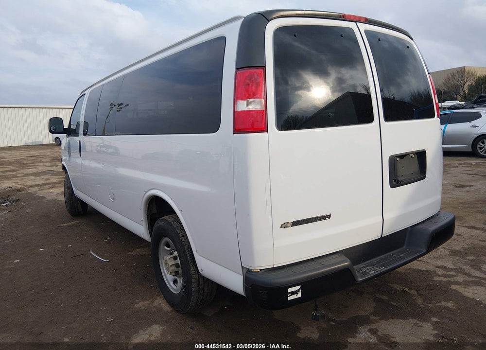 2020 CHEVROLET EXPRESS PASSENGER RWD 3500 EXTENDED WHEELBASE LS VIN: 1GAZGNFG3L1269914