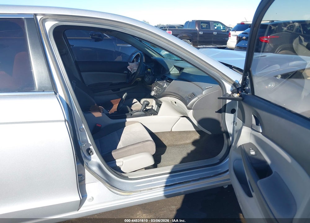 2010 HONDA ACCORD 2.4 LX-P VIN: 1HGCP2F4XAA124952