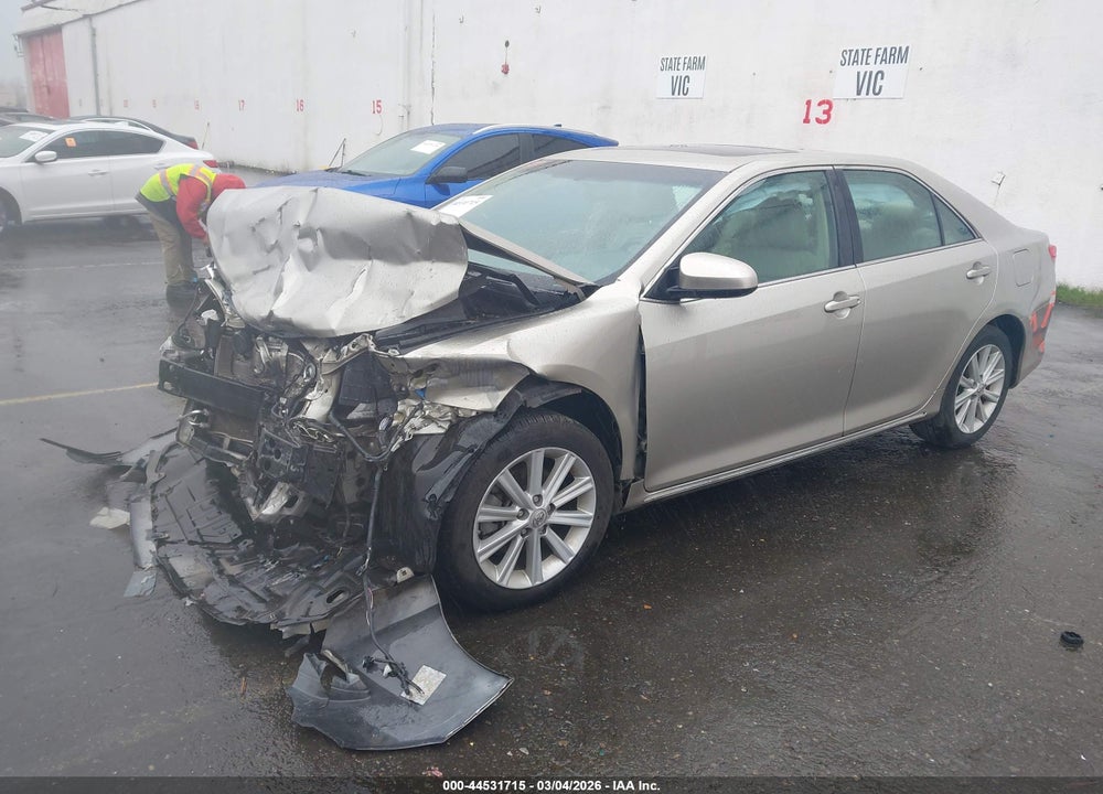 2014 TOYOTA CAMRY XLE VIN: 4T4BF1FK9ER425644