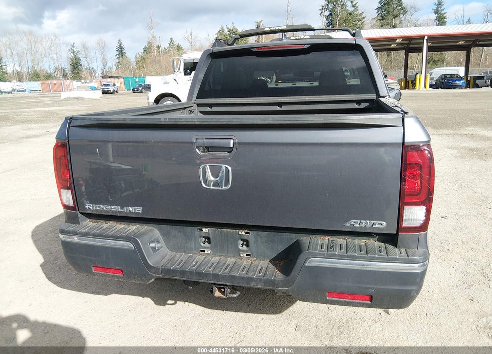2018 HONDA RIDGELINE RTL-T VIN: 5FPYK3F63JB000305
