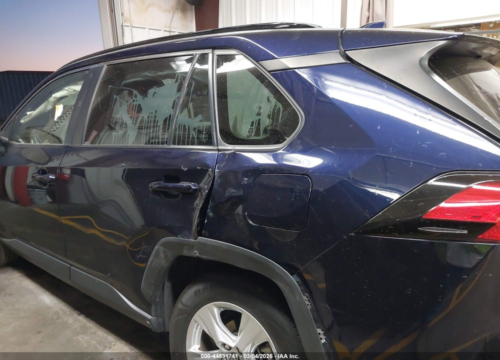 2021 TOYOTA RAV4 XLE VIN: JTMW1RFV2MD066532