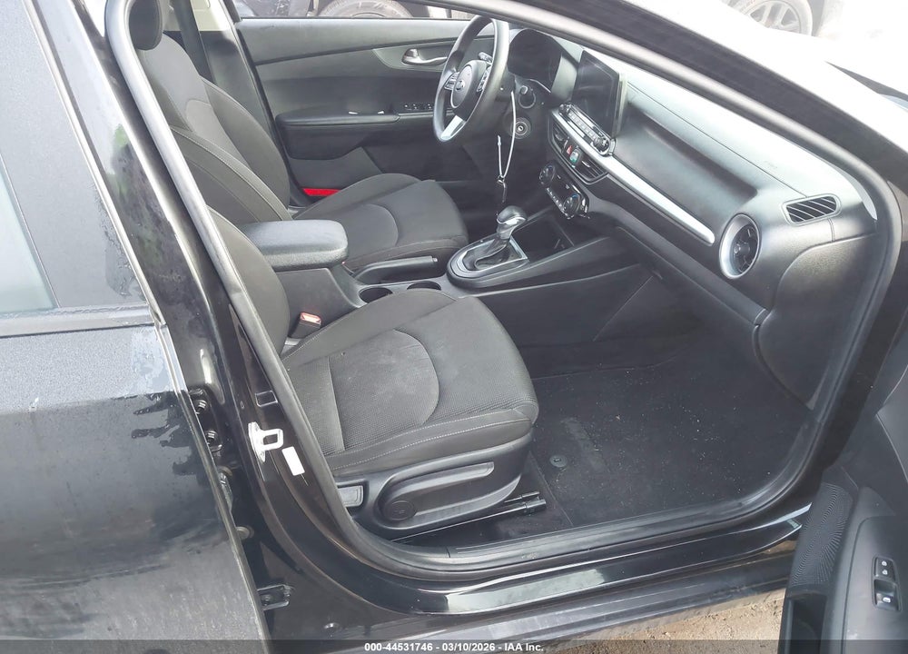 2019 KIA FORTE LXS VIN: 3KPF24AD5KE063604