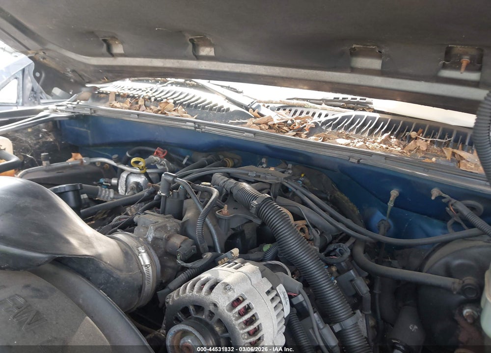 2001 CHEVROLET SILVERADO VIN: 2GCEK19T811321518