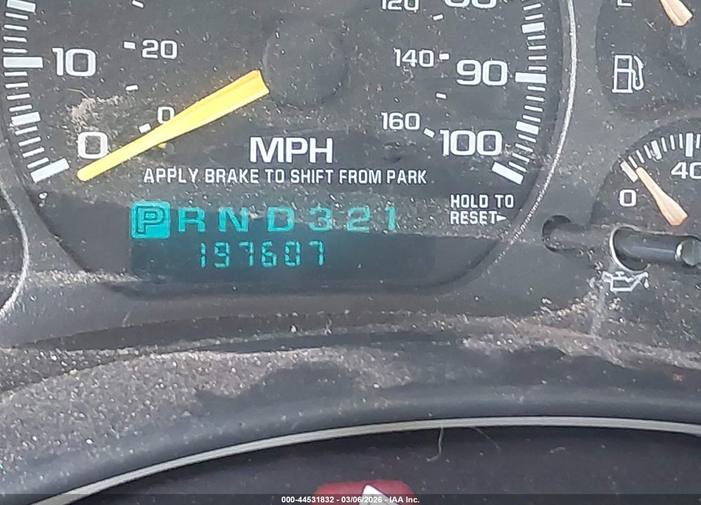 2001 CHEVROLET SILVERADO VIN: 2GCEK19T811321518